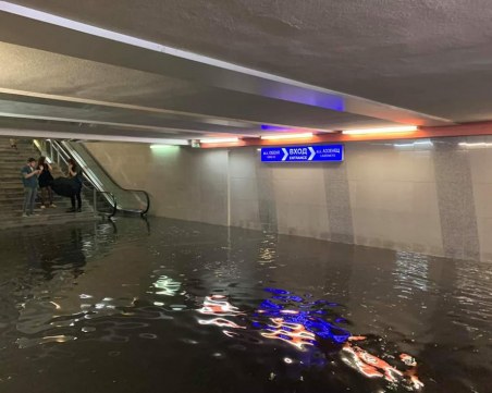 Воден апокалипсис в София, порой наводни улици и станции на метрото