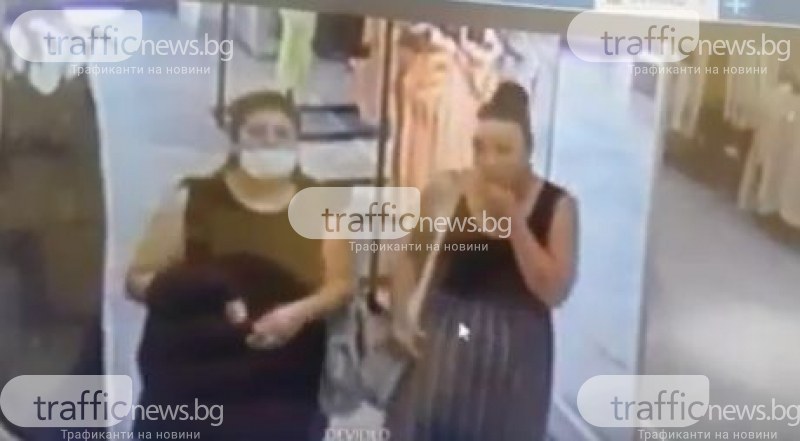 Крадли свалят алармите на дрехи в пловдивски мол, спипаха ги