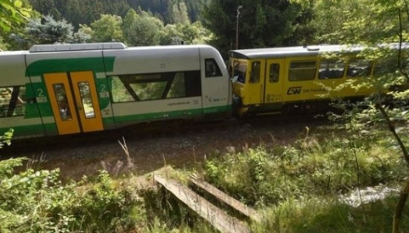 Два влака се удариха челно в Чехия, има жертви