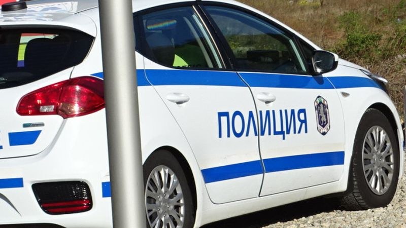 Кола с две деца се преобърна край Хисаря