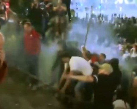 Над 40 полицаи са ранени при протестите заради коронавируса в Белград