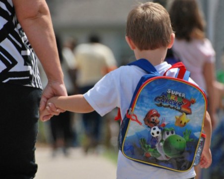 След увеличения брой заразени у нас - три сценария за начало на новата учебна година