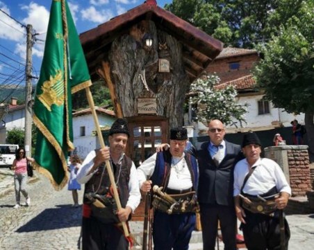 Сопот почете годишнината на Вазов, откриха и уникалната библиотека-топола