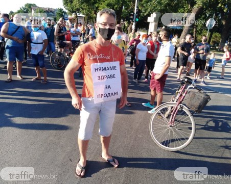 Труд иска да диша! Десетки затвориха Карловско шосе, настояват обгазяваното да спре