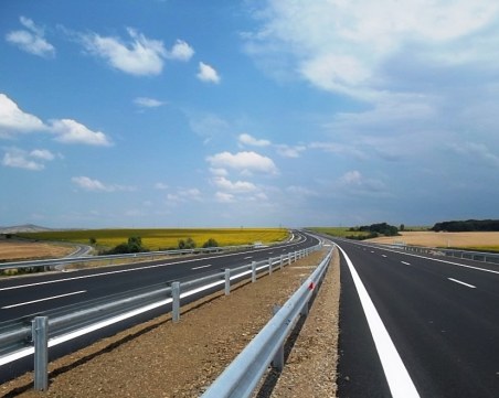 Утре: Чистят магистрала 