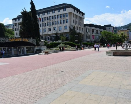 16 са заразените с COVID-19 в Асеновград, двама вече са изписани от болница