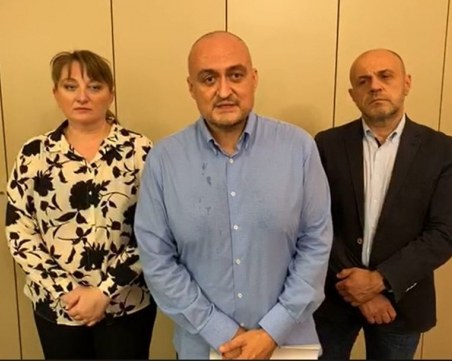 ГЕРБ: Ултраси и платени провокатори извършиха погром върху автобусите ни