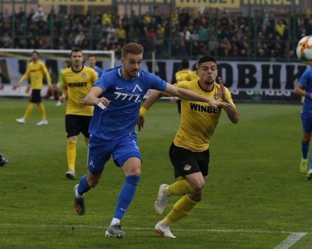 Официално: Отложиха старта на футболното първенство