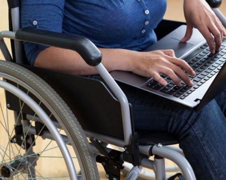 Държавата дава до 10 000 лв помощ на фирми, които искат да наемат хора с увреждания