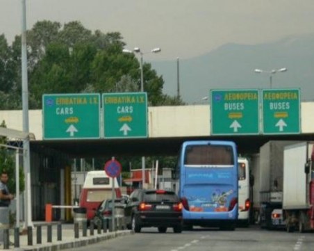 Ето защо Гърция затвори границата: 29 от 60 случая на COVID-19 са на български туристи