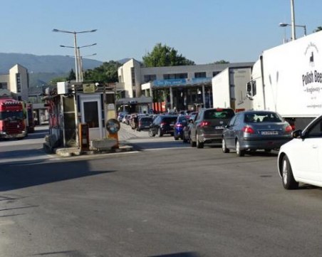 Гърция на практика затвори границата с България за три дни, пускат от 15 юли с PCR тест