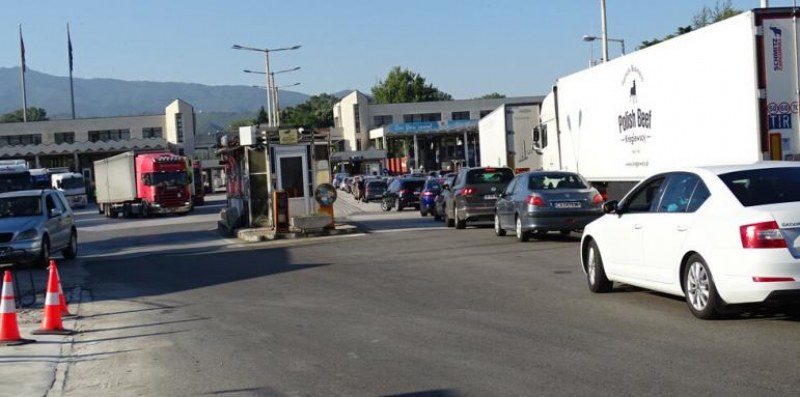 Гърция на практика затвори границата с България за три дни, пускат от 15 юли с PCR тест