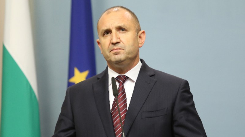 Президентът Румен Радев поиска оставка на правителството на Борисов и на главния прокурор Иван Гешев