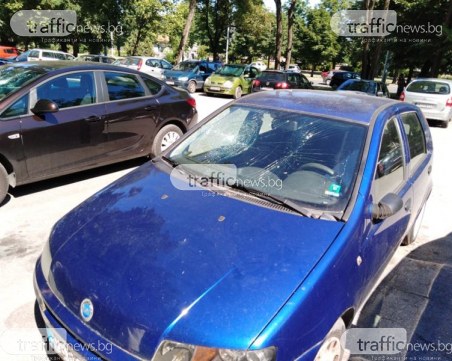 35-годишен изпотрошил колите на Цариградско шосе след скандал с приятелката си