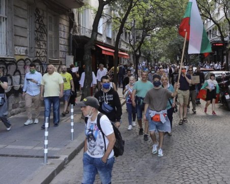 Бившият коалиционен партньор на ГЕРБ - Румен Петков, на протеста пред президенството