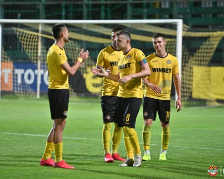 Ботев поиска чужди рефери за баража със Славия