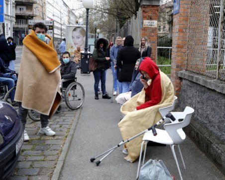 Връщат част от мерките в Хърватия, забраняват прегръдките