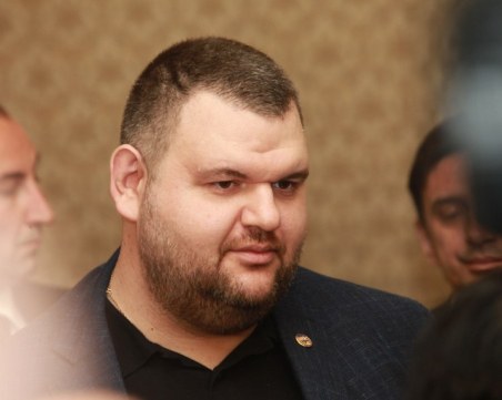 Делян Пеевски дари апаратура за близо 100 хиляди лева за битката срещу COVID-19