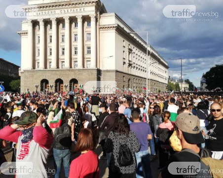 Шести ден протести в София, хиляди излязоха по улиците
