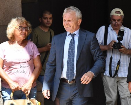 Човек на Гриша Ганчев прати полиция в офиса на ЦСКА 1948