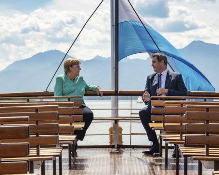 Меркел с безпрецедентен намек кого счита за свой наследник