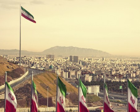 Пожар порази седем кораба в Иран