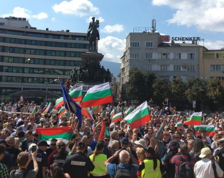 Премиерът: Оставката няма да подобри социалното положение на протестиращите