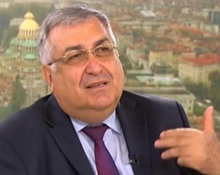 Професор Близнашки: Президентът ни тласка към власт на тълпата