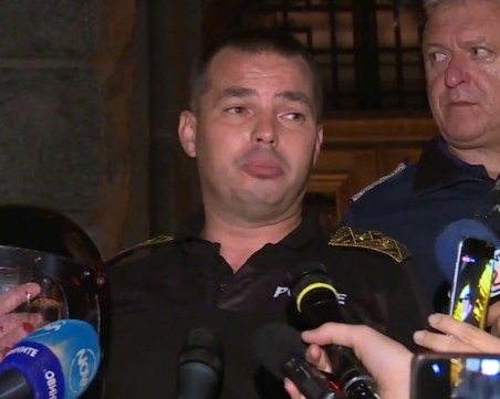 Шестима са арестувани след протеста днес, двама полицаи са пострадали