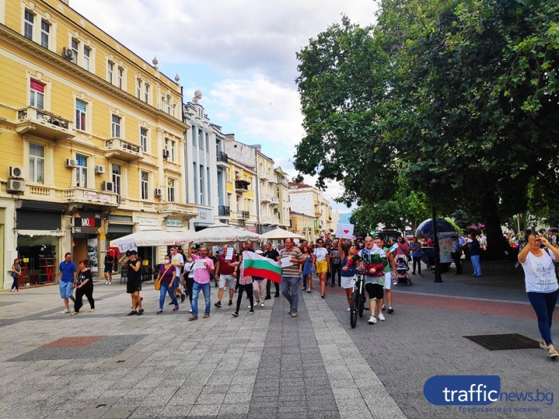 Демонстранти блокират булевард в Пловдив, искат оставки