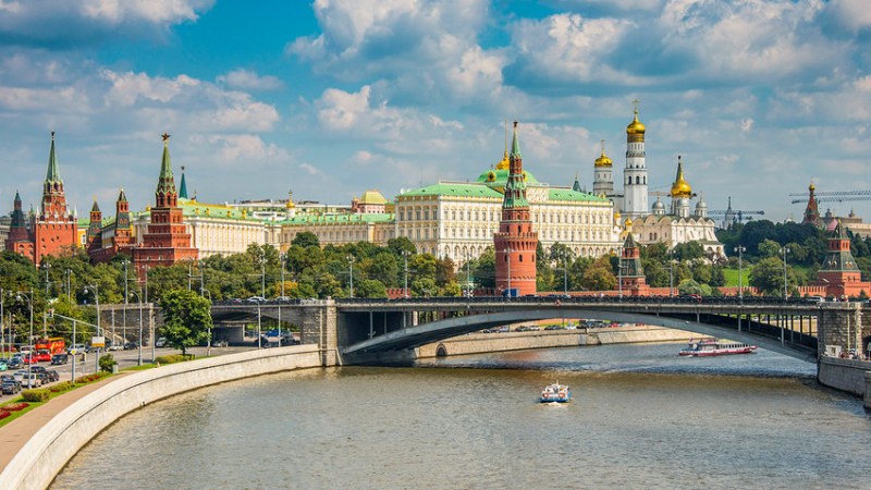 Русия отмени задължителната карантина за всички пристигащи