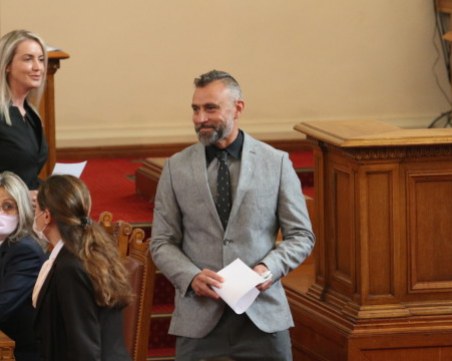 Калин Вельов положи клетва! Вече официално е депутат