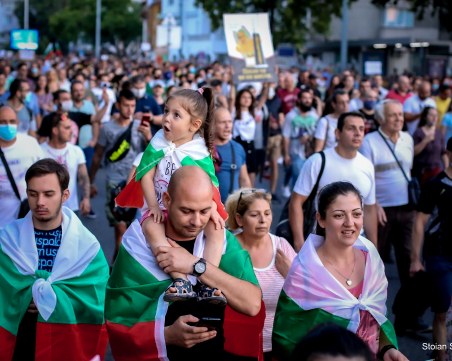 Протестът в Пловдив: Какво искат хората на площада