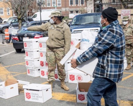 САЩ счупи рекорда си по най-висок брой случаи на COVID-19 за ден