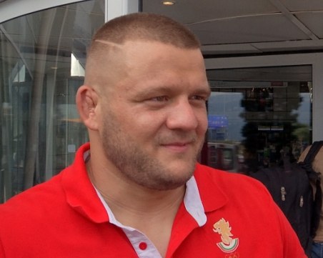 Стотици изпратиха Николай Щерев