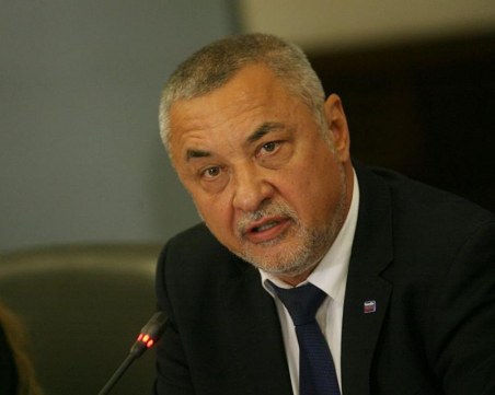 Валери Симеонов: Събарят кея на плаж Росенец и още четири постройки