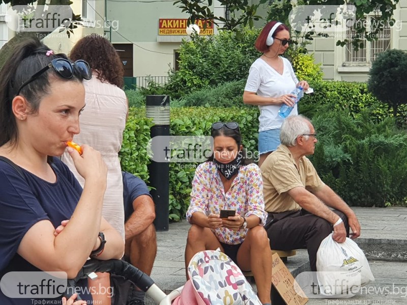 Героите са уморени! 50 души поискаха оставката на правителството в Пловдив