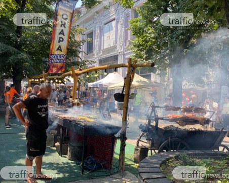 Дим се стели над Малката главна! Въртят се чевермета