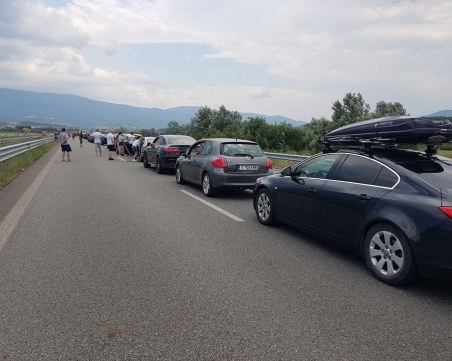 Километрична колона отново затапи Кулата, на границата вече искат и фактурата от PCR