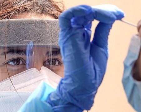 Учени: COVID-19 връхлита под 6 различни форми