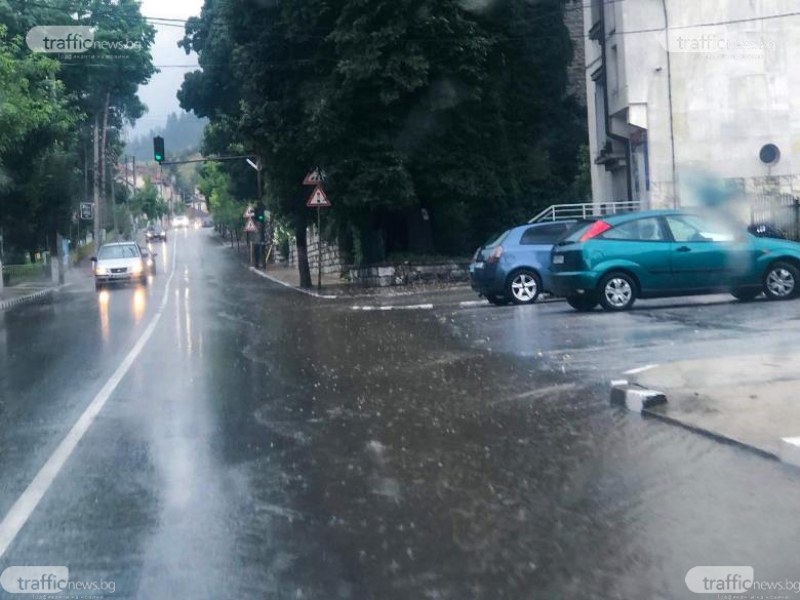 Жълт код за валежи в 11 области в страната днес