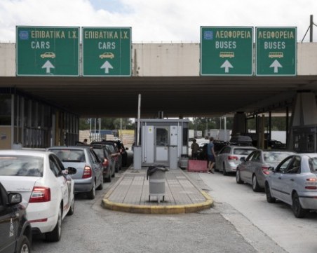 Гърция няма да затваря за туристи, но въвежда все повече правила