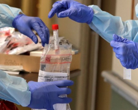 Отново рекорд на COVID-19! Заразените за дeн минаха четвърт милион в света