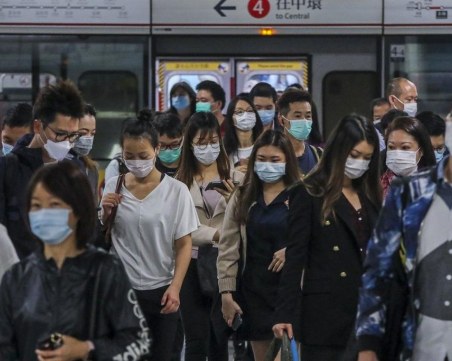 Властите в Хонконг заявиха, че вирусът е извън контрола им след рекордния брой случаи