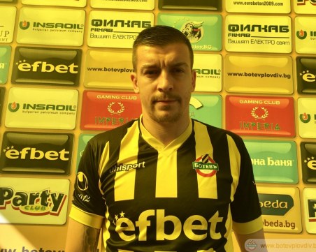 Ботев се раздели със защитник