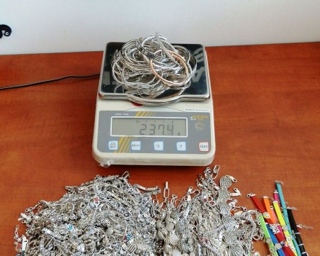 Румънец се опита да прекара близо 6 000 сребърни бижута през България