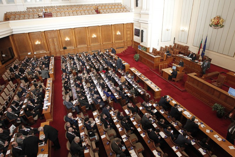 Народното събрание решава съдбата на правителството днес