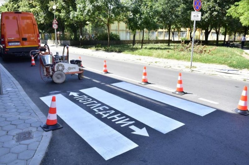 Обновяват маркировката на над 300 пешеходни пътеки в Пловдив