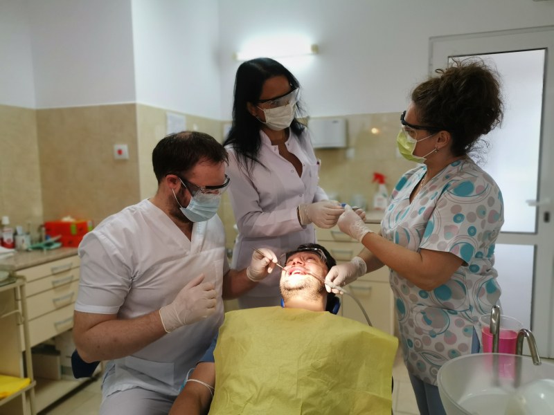 Обучават асистенти на лекарите по дентална медицина в Пловдив