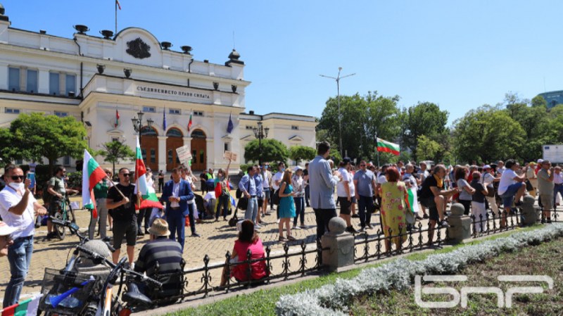 Протестът в София - с масово пиене на евробира